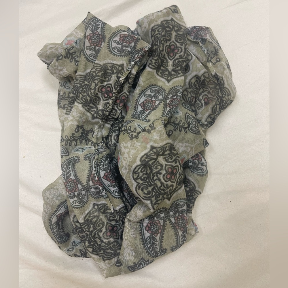 Women’s scarf